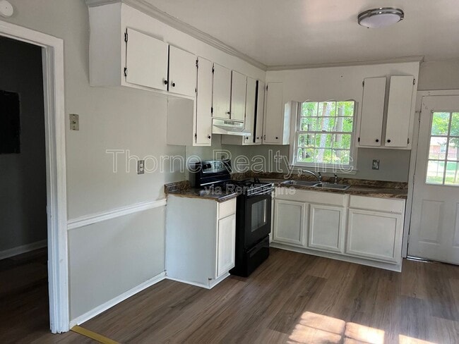 Building Photo - 1705 Fountain St