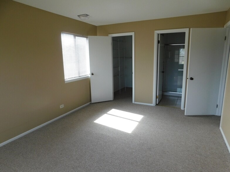 Building Photo - 573 Greystone Ln