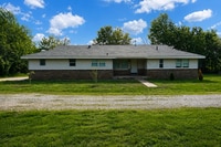 Building Photo - 3 Bedroom / 2 Bath Home Located Minutes from Downtown Lowell!