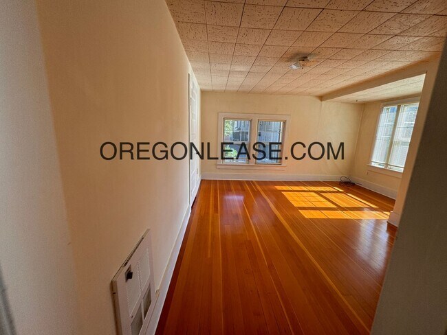 Building Photo - Campus area second floor studio apartment