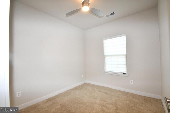 Building Photo - 2105 Hemlock Bay Rd