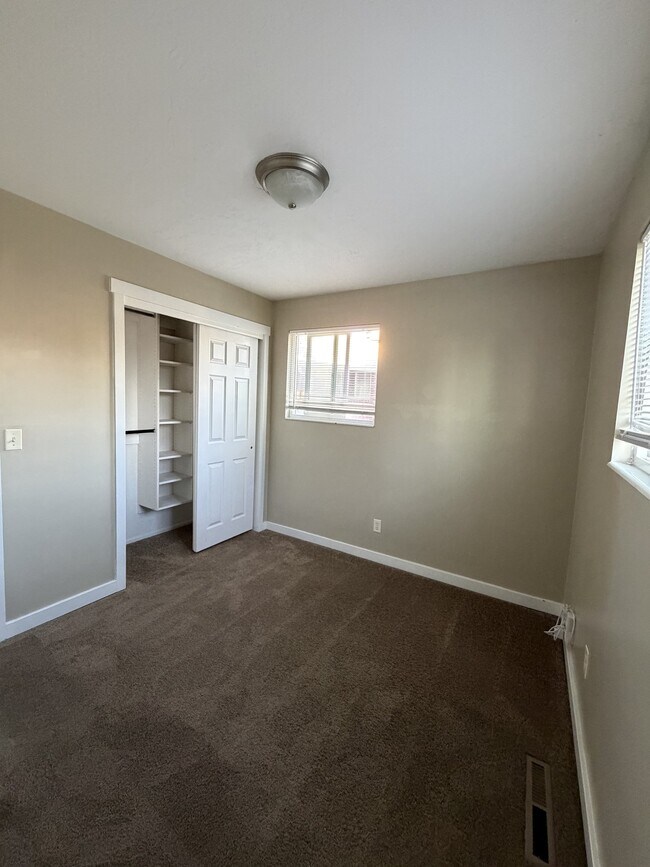 Building Photo - 1239 E 3800 S
