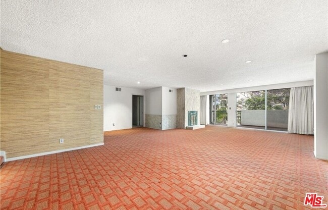 Building Photo - 321 N Oakhurst Dr