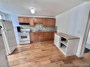 Building Photo - 509 Medford St
