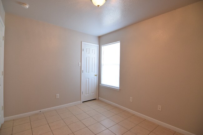 Building Photo - 2509 Saulsbury Dr