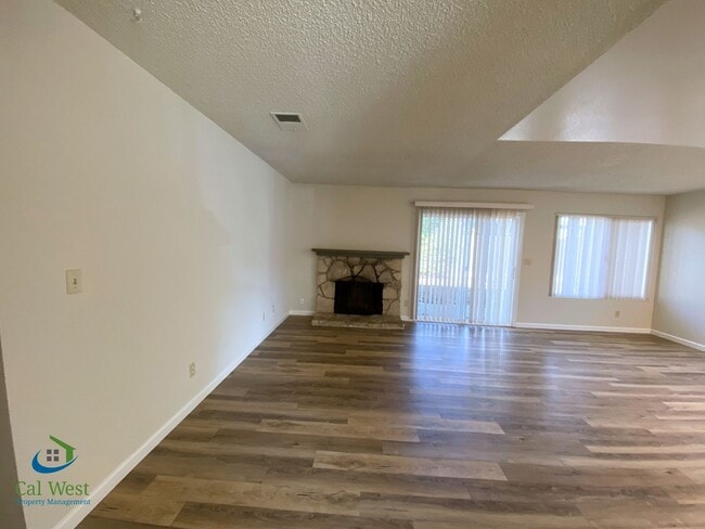 Building Photo - 421 Gwinn Ct