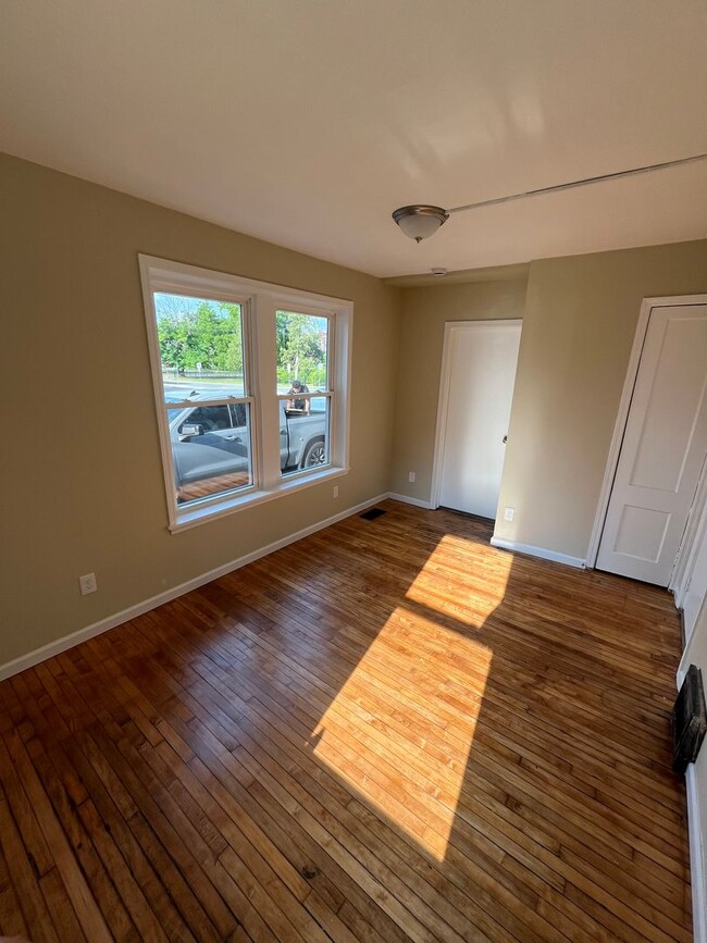 Building Photo - Gorgeous 1-bedroom, First floor! Apartment...