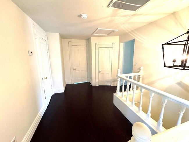 Building Photo - Historic Home for Rent in Downtown Siloam