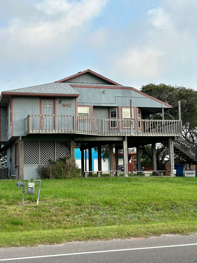 Primary Photo - 4042 Laguna Shores Rd