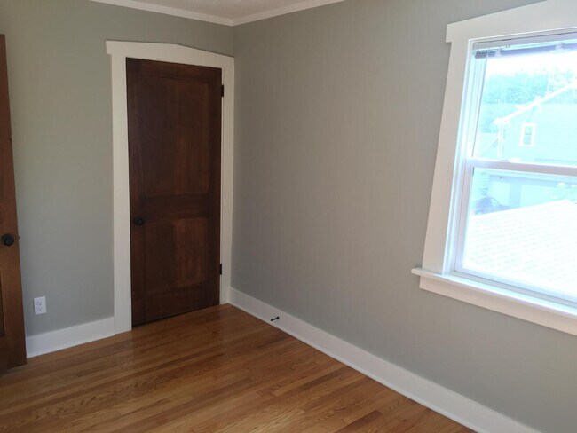 Building Photo - 253 Valley Ave SW