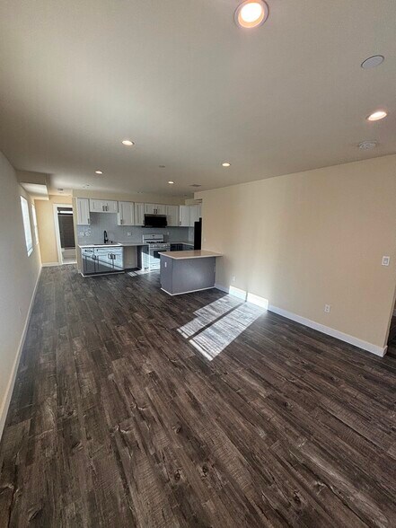 Building Photo - 1651 W 85th St