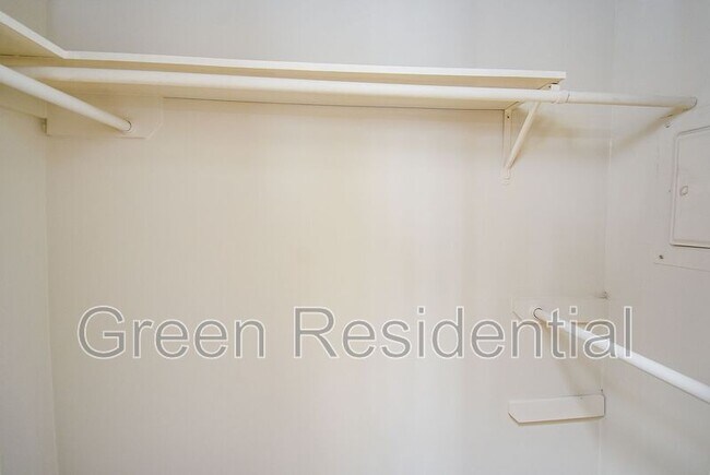 Building Photo - 11366 Oakcenter Dr