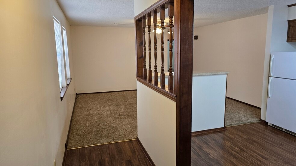 Entry - 408 N Joplin Pl