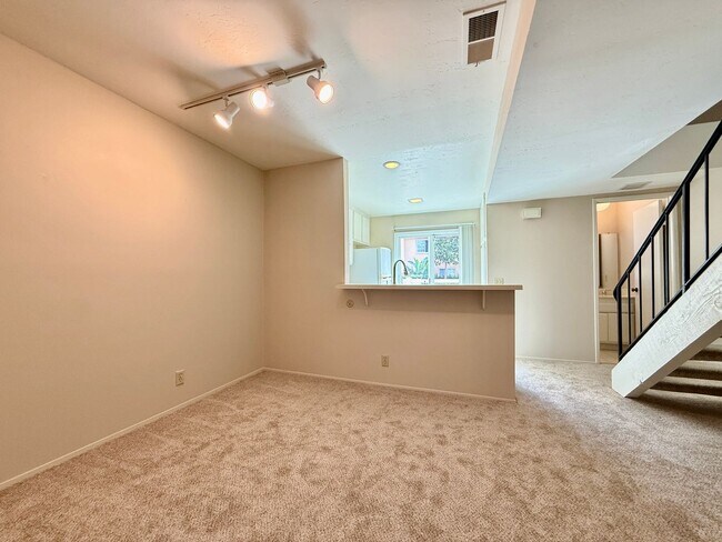 Building Photo - Spacious & Move In Ready 2BD Townhome! New Carpet! Full Size in Unit Washer/Dryer! Attached Garage!