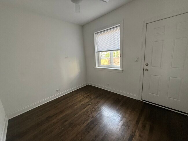 Building Photo - 2611 N Fairfield Ave