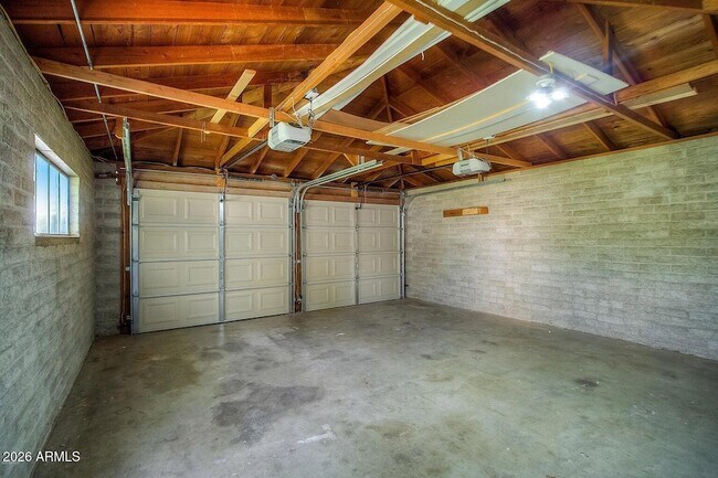 Building Photo - 1526 W Windsor Ave