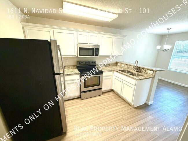 Building Photo - 1611 N Navidad St