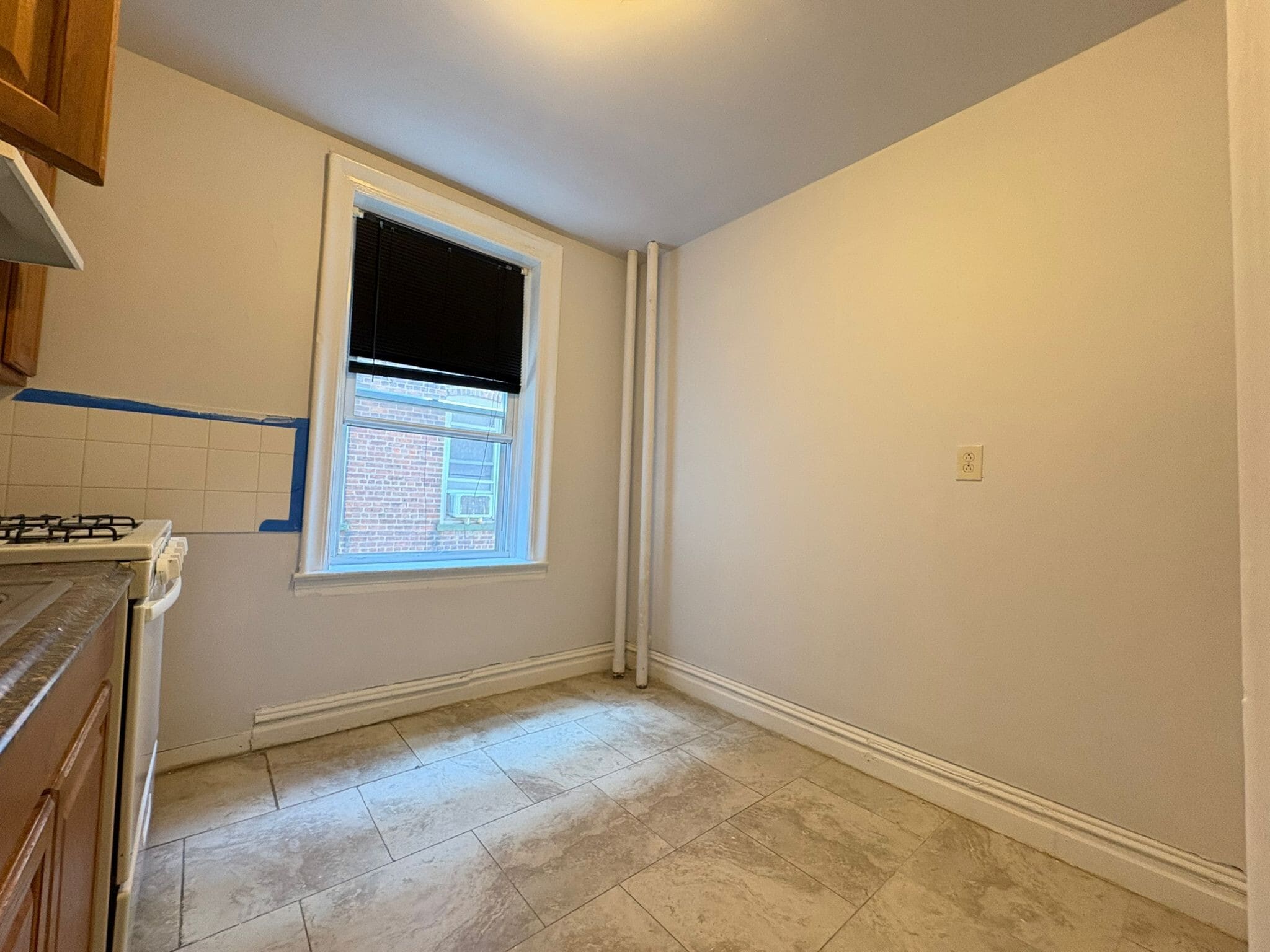 Unit 303 - 880 Kennedy Blvd