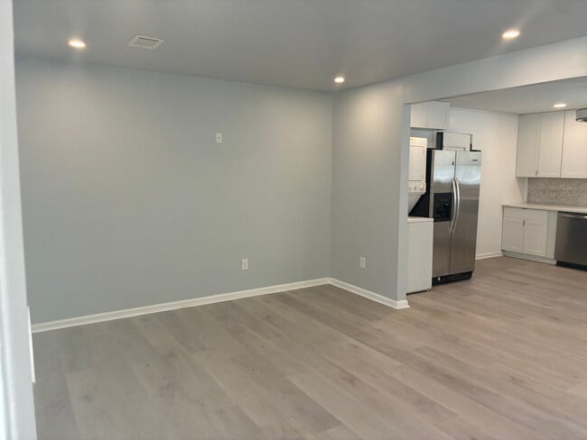 Building Photo - Room in Duplex on Union Rd SW