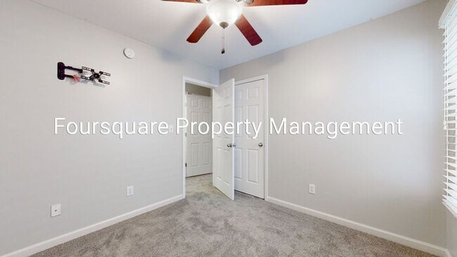 Building Photo - Bright End-Unit Townhome with Screened Porch & Community Pool – Raleigh Location