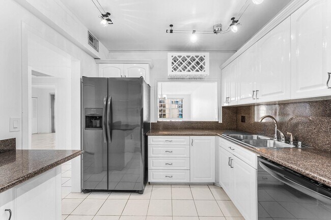 Building Photo - 3475 S Ocean Blvd