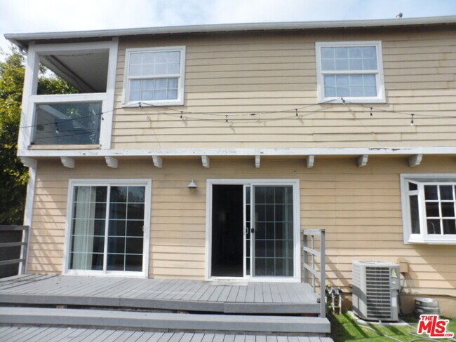 Building Photo - 12566 Woodbine St