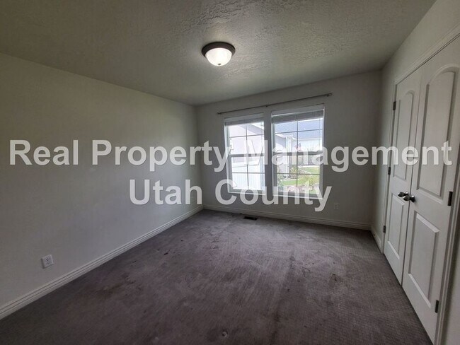 Building Photo - 998 S 960 E