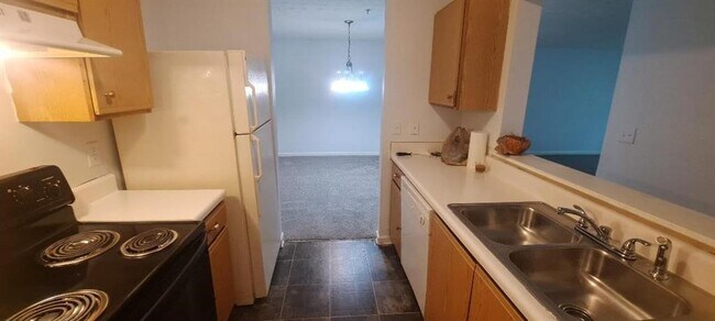 Building Photo - 4204 Fairington Ridge Cir