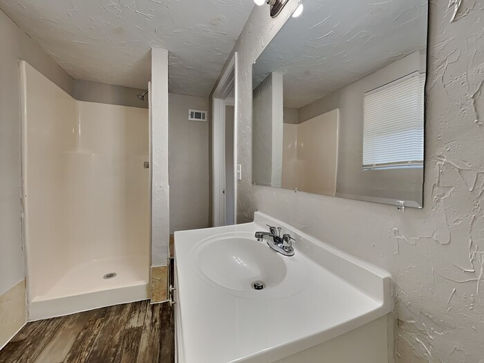 Building Photo - 5916 Ensenada Rd