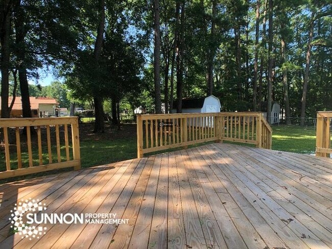 Building Photo - 4BR 2BA Renovated to perfection!