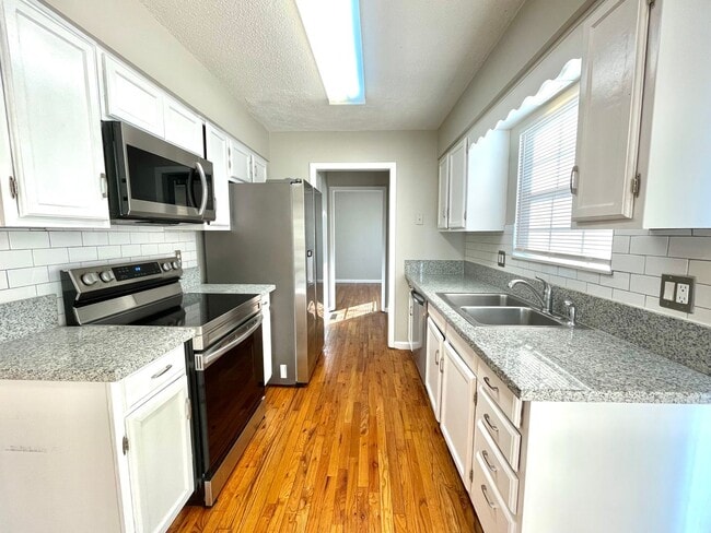 Building Photo - Lovely Home for rent in West Knoxville!