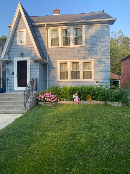 Front view of 190 - 190 Hamilton Dr