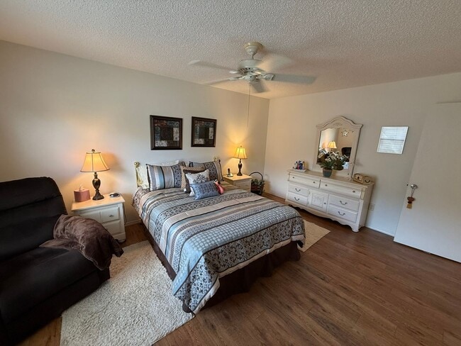 Building Photo - Charming SEASONAL 2+2 Villa in the Village of Sabal Chase