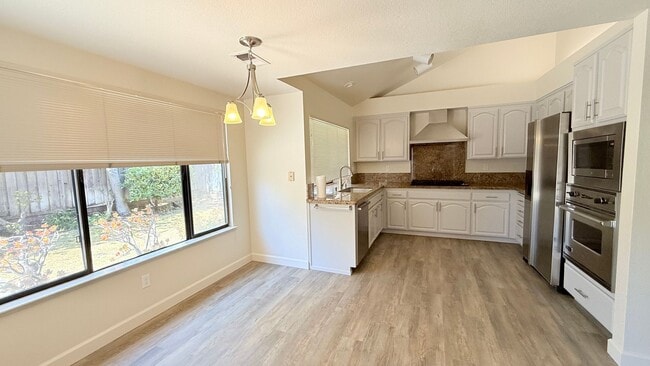 Building Photo - 223 Tipperary Lane -30% Rental Fee