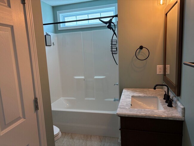 Building Photo - 3154 Shorecrest Bay Dr