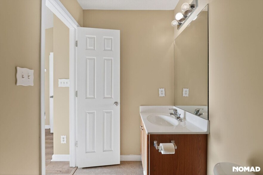 Building Photo - 6319 Sweetbay Dr