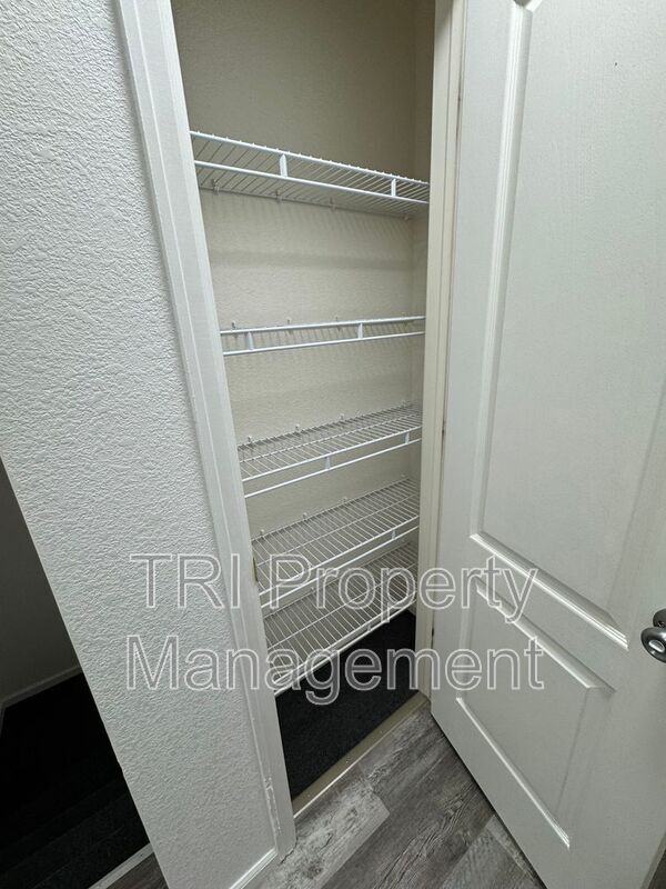 Building Photo - 2027 Birch Ave