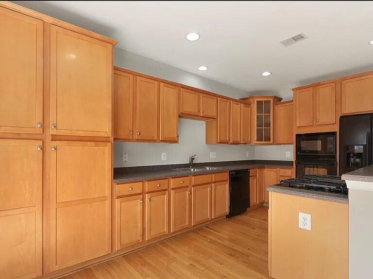 Building Photo - 1110 Posey Ln