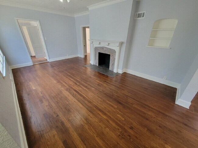 Building Photo - 1/2 PRICE ON FIRST MONTH'S RENT!!!