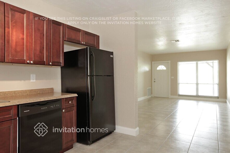 Building Photo - 3207 SW 48th Ave