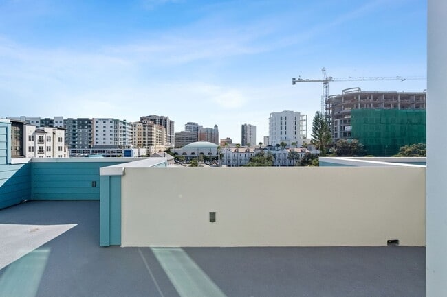 Building Photo - 1343 4th St