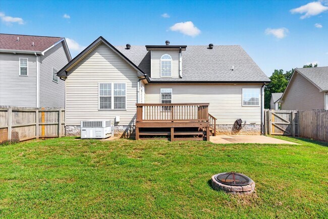 Building Photo - 645 Fox Hound Dr