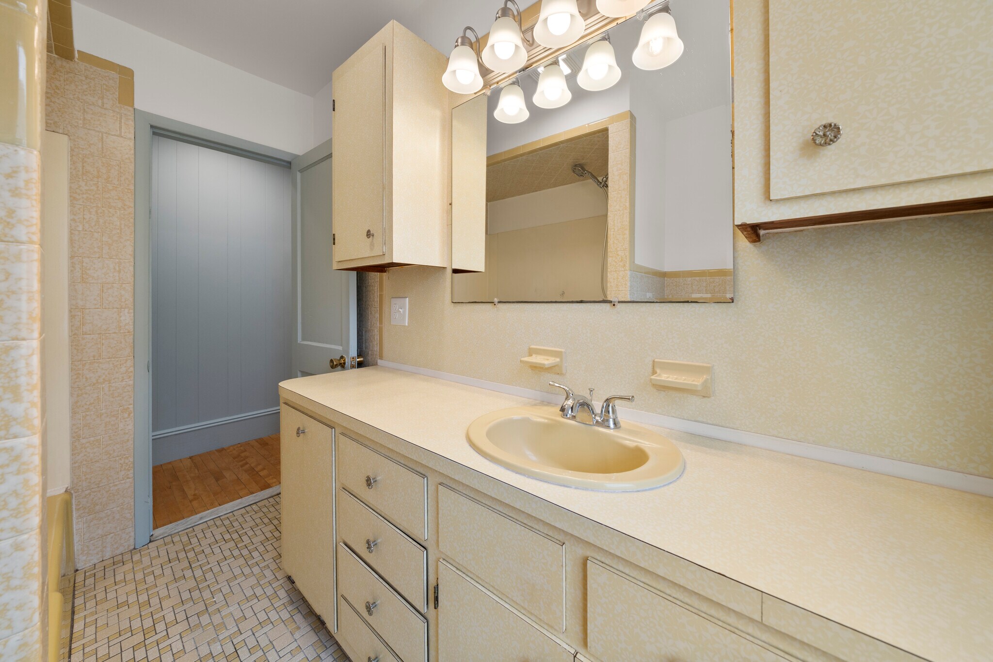 Building Photo - 69 Endicott St