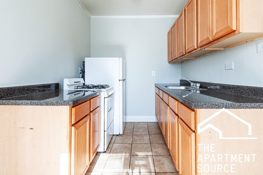 Building Photo - 4546 N Damen Ave