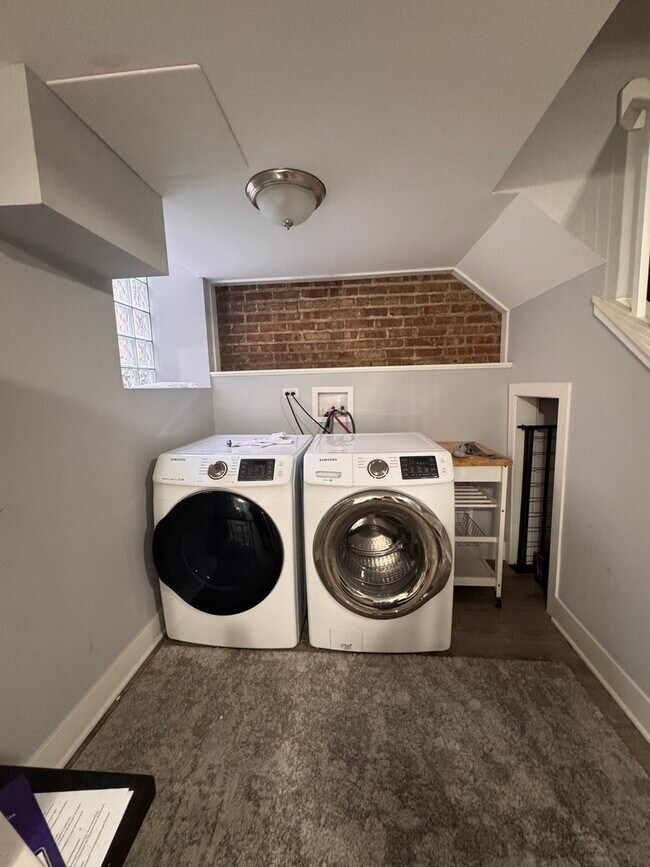 Building Photo - 941 E 54th Pl