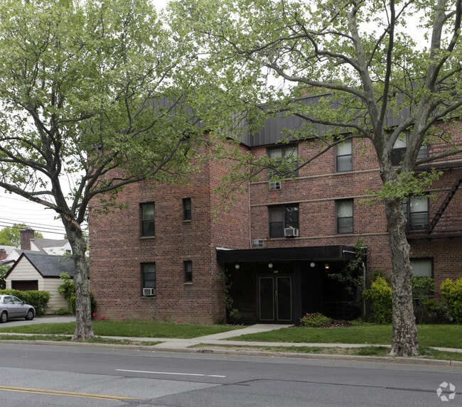 Building Photo - Ellard House Of Great Neck