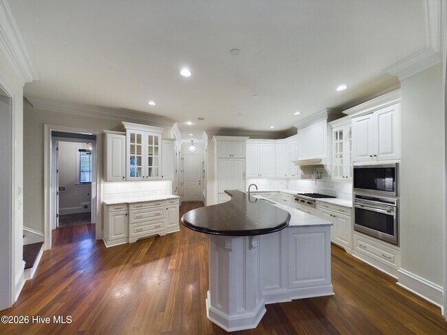 Building Photo - 3724 Rolston Dr