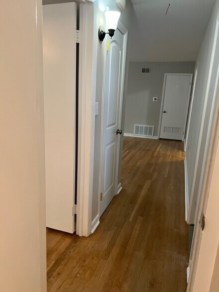 Building Photo - 1140 Shuford Ave