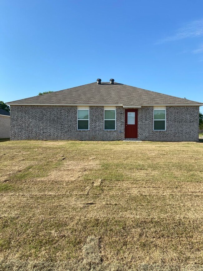 Building Photo - Pre-Leasing Now! Modern Three Bedroom | Two Bath Home in Conrad Court