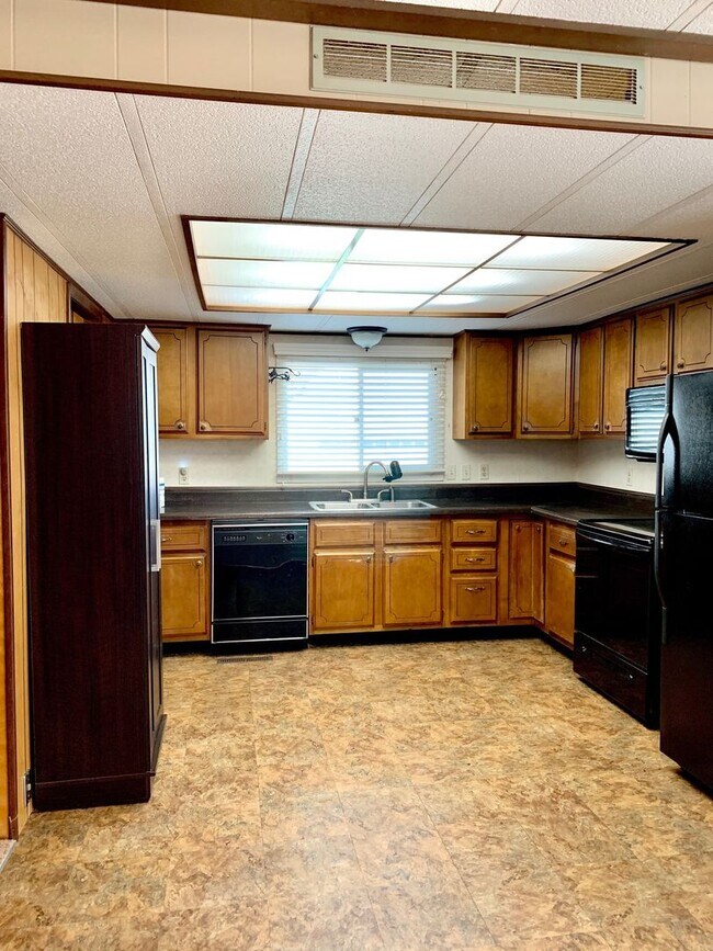 Building Photo - Beautiful Mountain Views, Minutes From I-25!